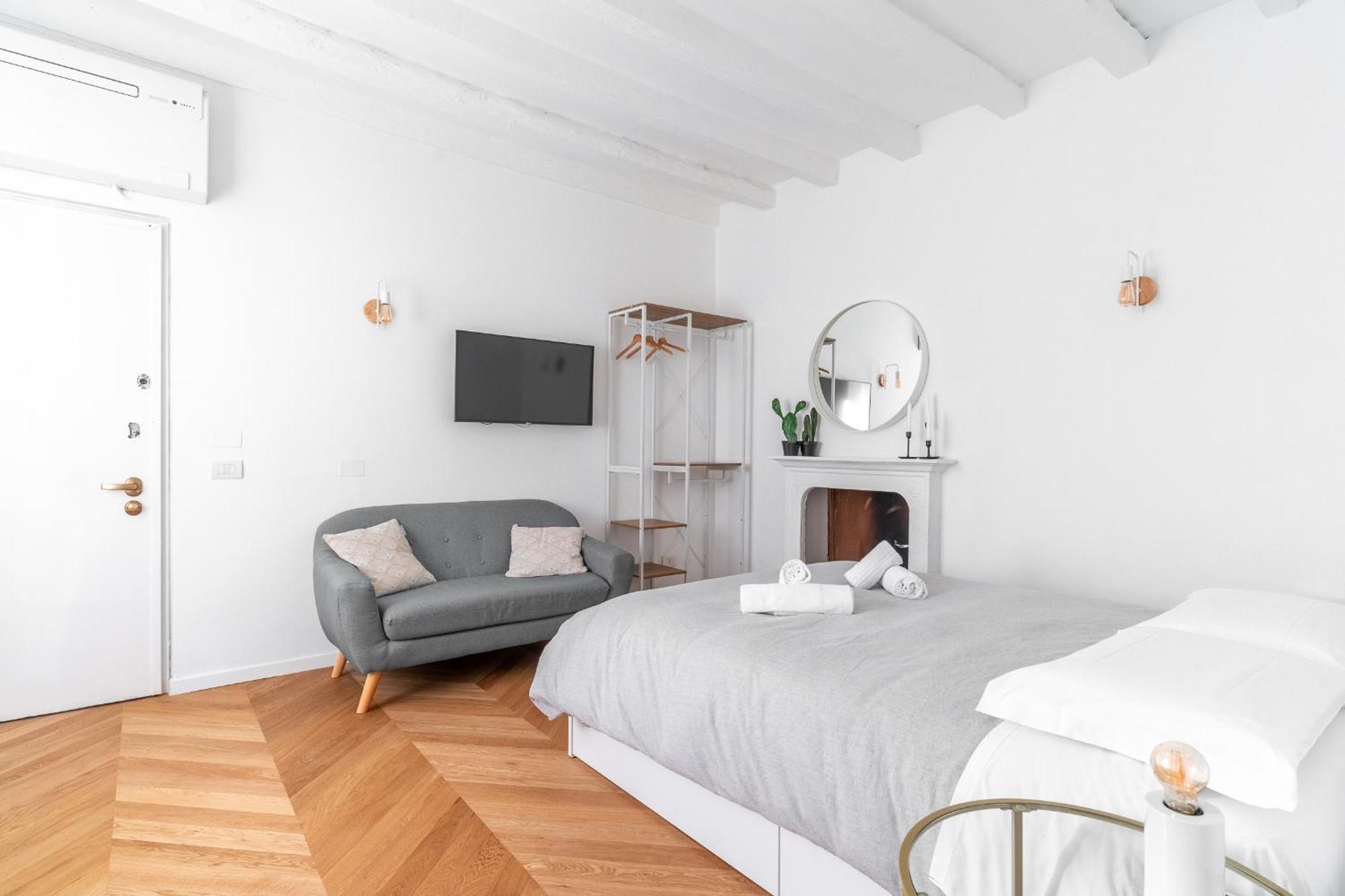 - Alzaia Naviglio Grande Apartamento