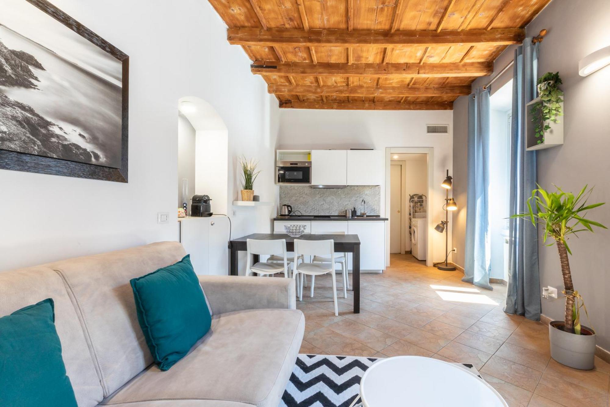 - Alzaia Naviglio Grande Apartamento *