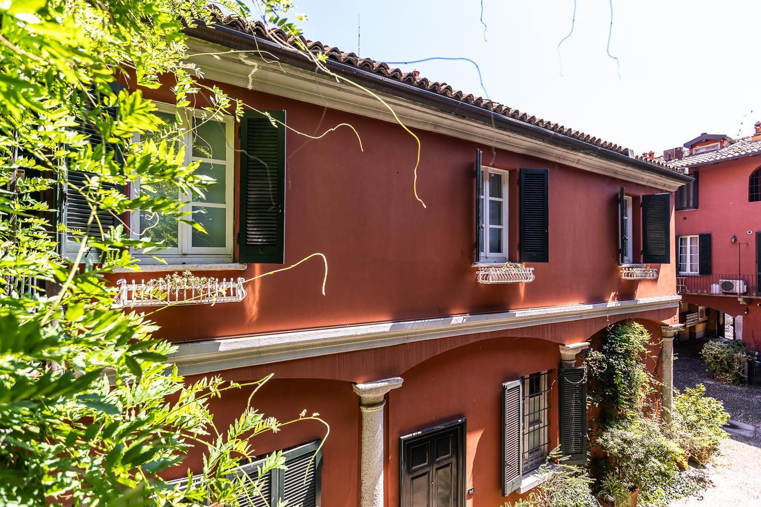 - Alzaia Naviglio Grande Appartement
