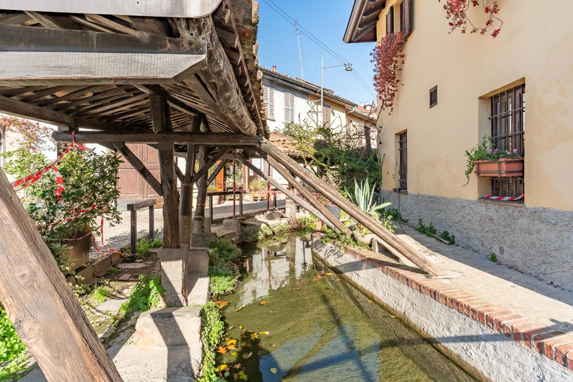- Alzaia Naviglio Grande Milão