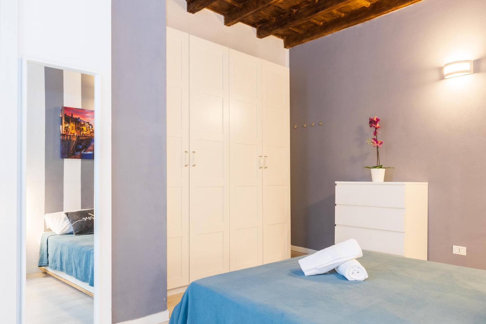 - Alzaia Naviglio Grande Apartamento *