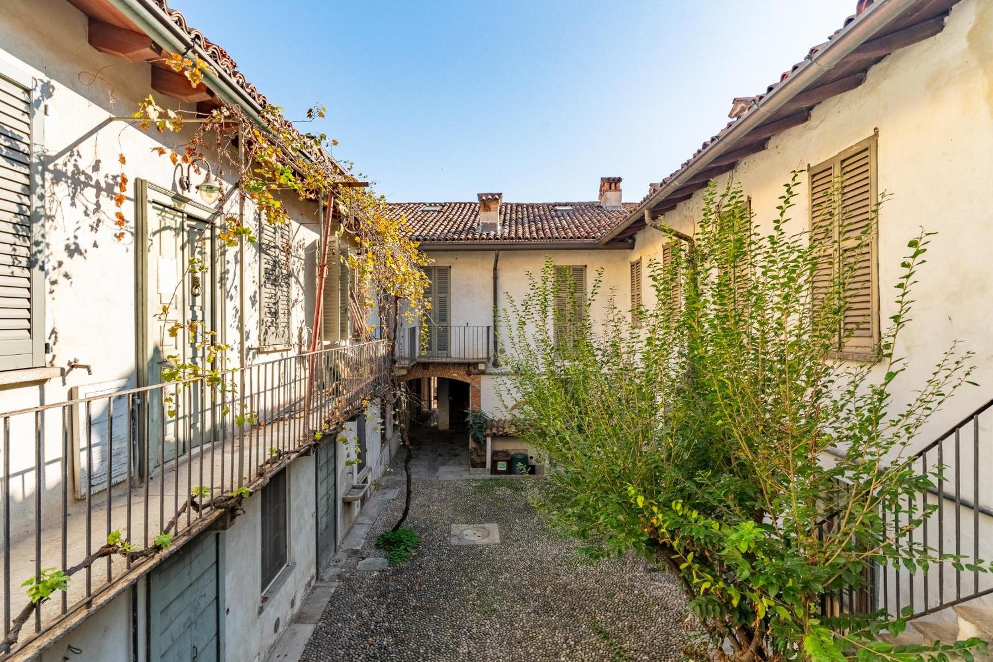 - Alzaia Naviglio Grande Apartamento