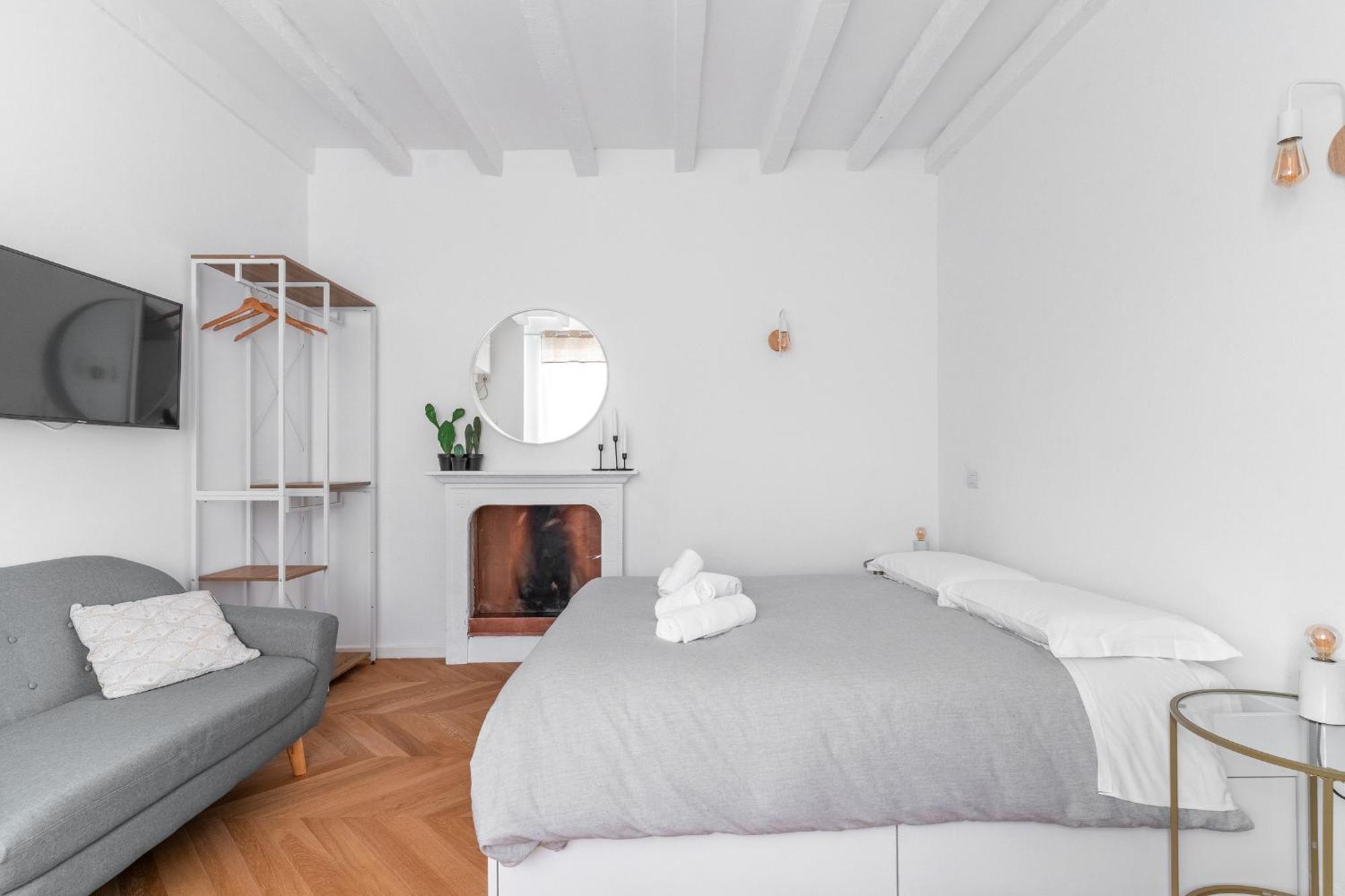 - Alzaia Naviglio Grande Apartamento