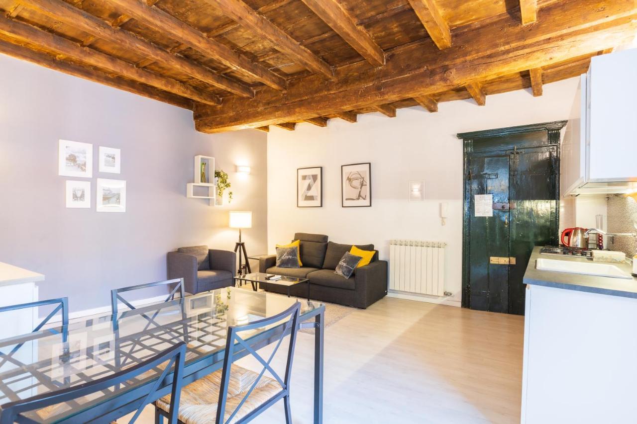 - Alzaia Naviglio Grande Apartamento *